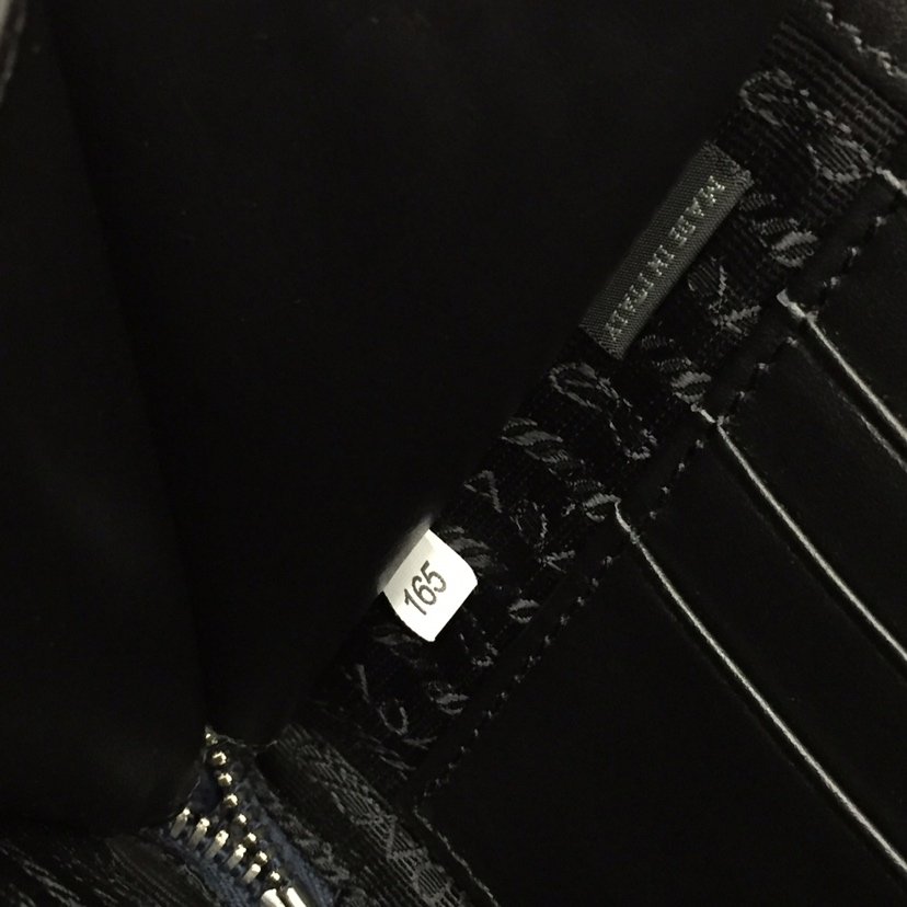 1547101828_3081275710_7 Replica Prada Saffiano New Pouch - 图片 8