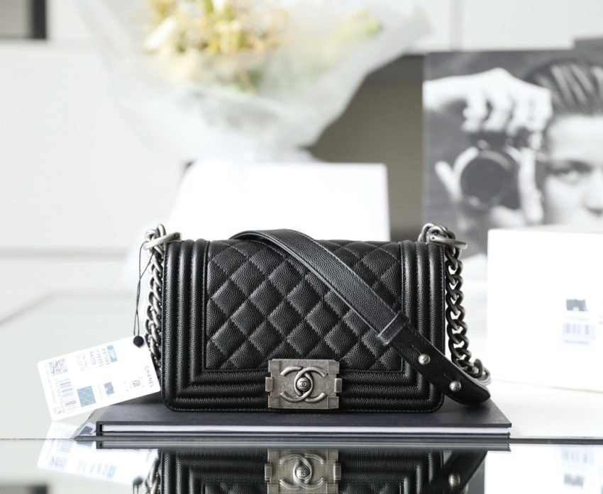 20211019_i1634623374_1778_0 Replica CHANEL Le Boy Black Small