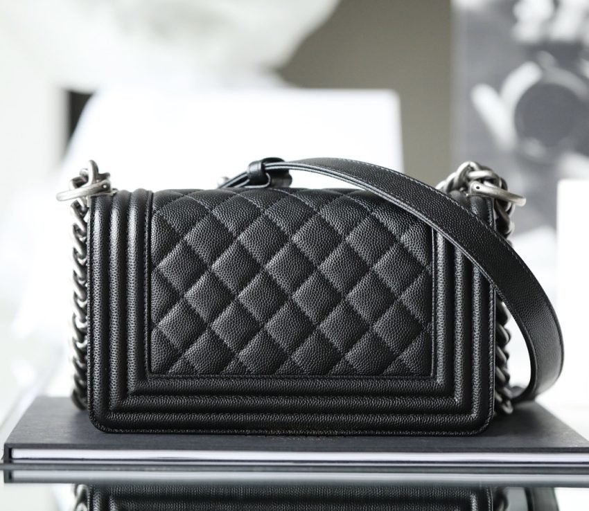 20211019_i1634623374_4032_4 Replica CHANEL Le Boy Black Small - 图片 4