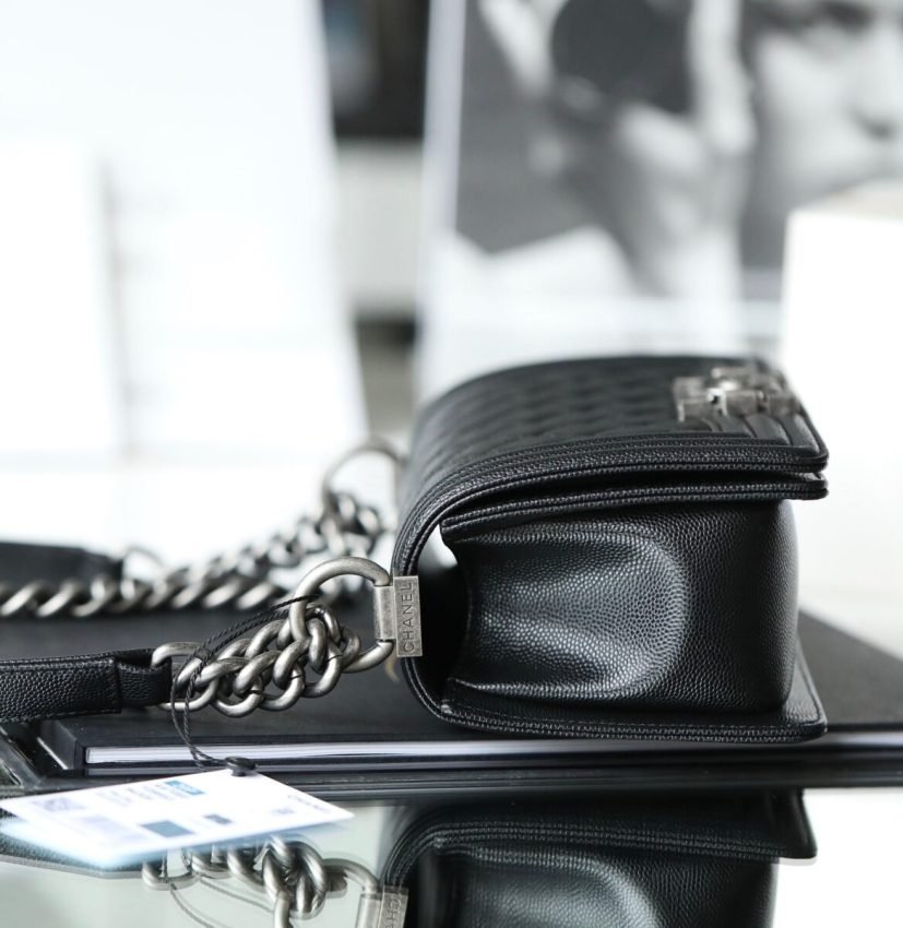 20211019_i1634623374_8808_3 Replica CHANEL Le Boy Black Small - 图片 6