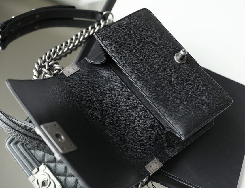 20211019_i1634623374_9241_6 Replica CHANEL Le Boy Black Small - 图片 8