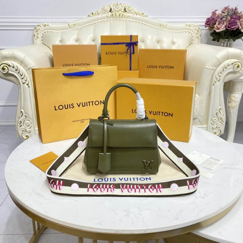 20220119_i1642584175_2579_0 Replica Louis Vuitton Cluny Mini Green