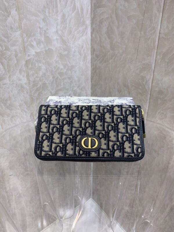 20220315_i1647302455_2478_0 Replica Dior Long Zipper Wallet