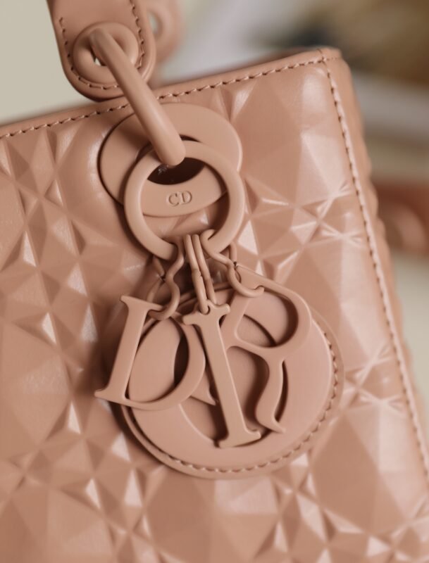 20220515_i1652585247_419_7 Replica Lady Dior Ultramatte Apricode Grid ABC - 图片 2