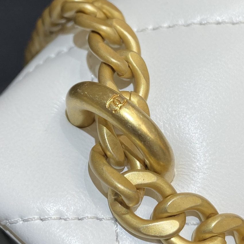 20220701_i1656685378_7664_6 Replica CHANEL 22P Enamel Bag White - 图片 7