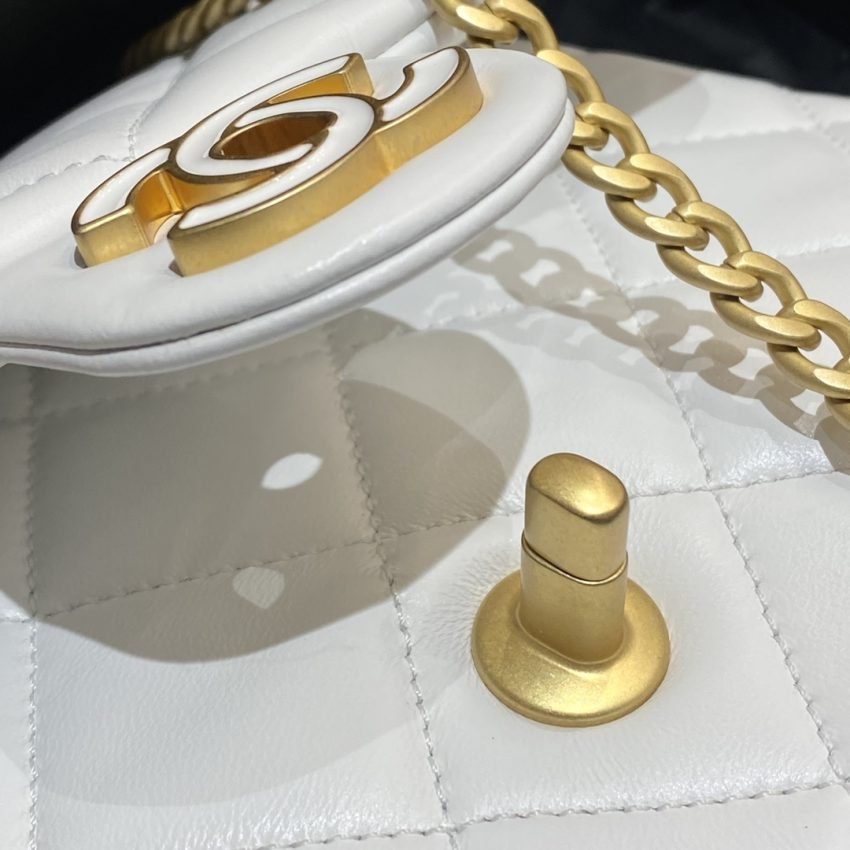 20220701_i1656685378_8200_4-1-1 Replica CHANEL 22P Enamel Bag White - 图片 8