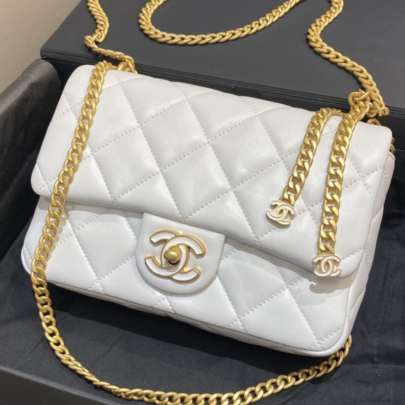 20220701_i1656685378_9416_0-1-1 Replica CHANEL 22P Enamel Bag White