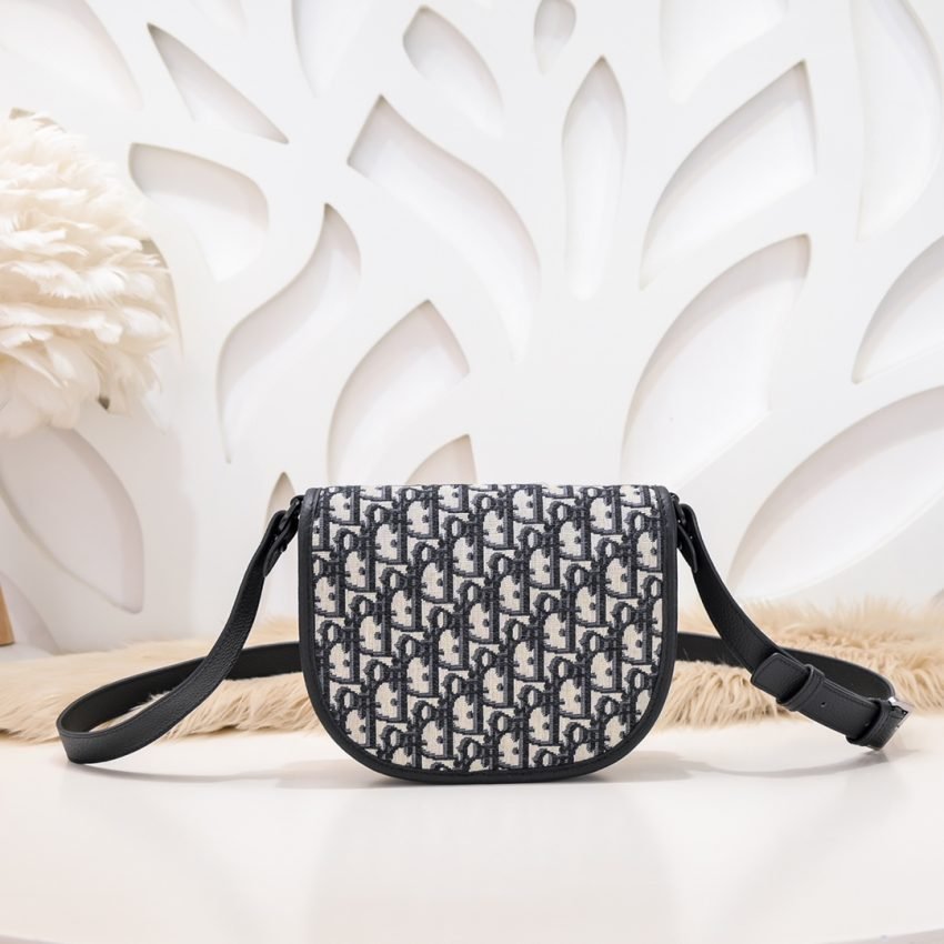 20220826_i1661452832_4221_2-1 Replica Dior Mini Gallop Bag with Strap White Canvas - 图片 4