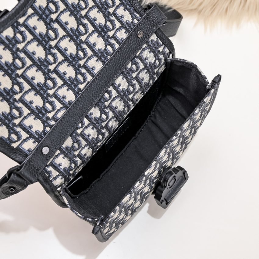 20220826_i1661452832_7499_8-1 Replica Dior Mini Gallop Bag with Strap White Canvas - 图片 6