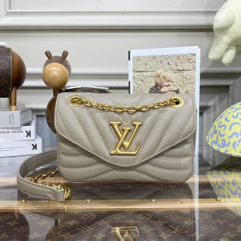 20220906_i1662461607_1071_0 Replica Louis Vuitton New Wave Beige