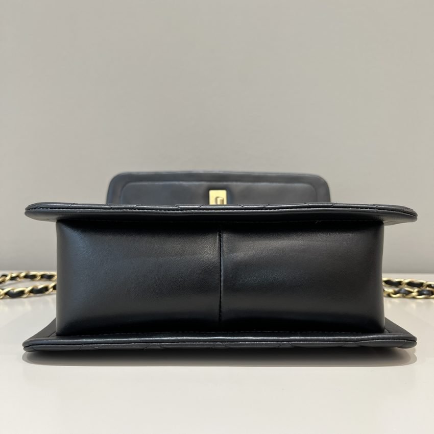20220917_i1663389993_413_4 Replica CHANEL Tofu Bag Black - 图片 2
