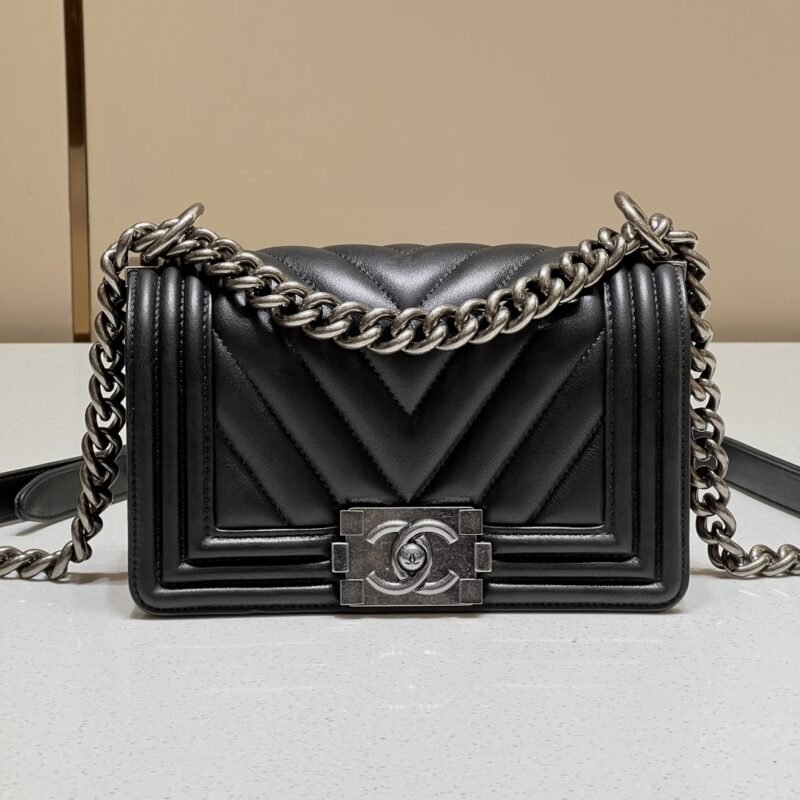 20221022_i1666452661_2098_0 Replica CHANEL Le Boy V Black – Silver