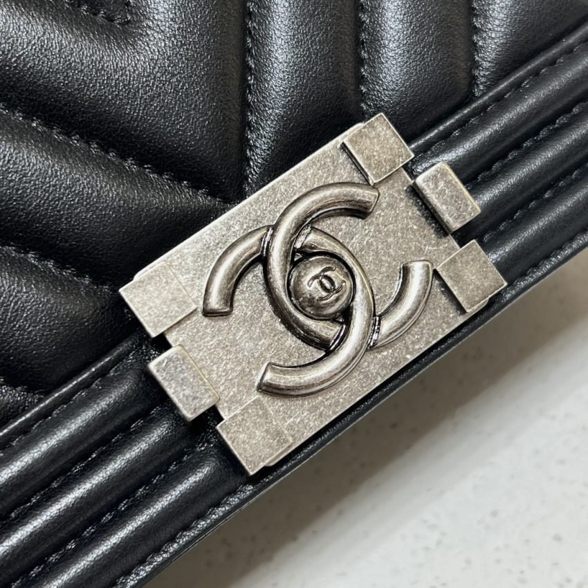 20221022_i1666452661_5642_4 Replica CHANEL Le Boy V Black – Silver - 图片 5