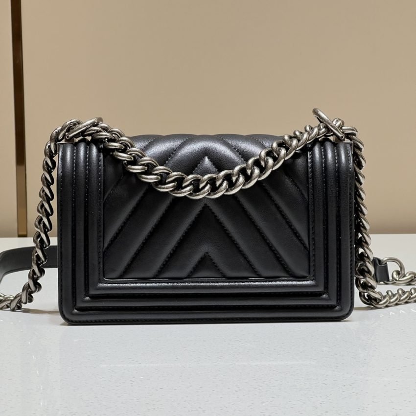 20221022_i1666452661_9431_1 Replica CHANEL Le Boy V Black – Silver - 图片 9