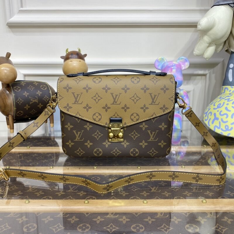 20221025_i1666698432_2833_0 Replica Louis Vuitton Pochette Metis Brown Canvas