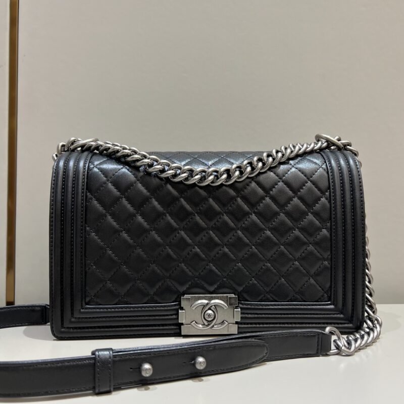 20221101_i1667235875_376_0 Replica CHANEL Le Boy Large Black Silver