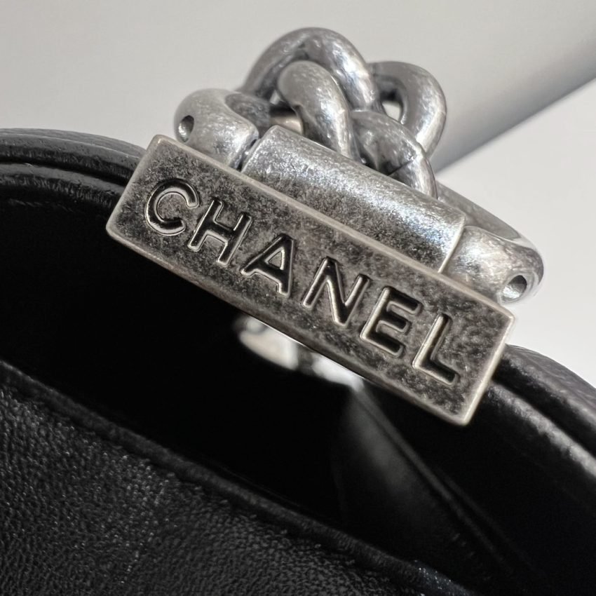 20221101_i1667235875_7973_8 Replica CHANEL Le Boy Large Black Silver - 图片 5