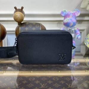 Elementor #30717 Replica Louis Vuitton Alpha Messenger Black