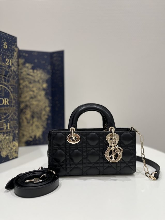 20230301_i1677682129_5319_0 Replica Dior Lady D-Joy Bag Black