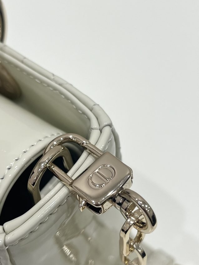 20230318_i1679111675_698_2 Replica Dior Lady D-Joy Bag White Patent - 图片 2