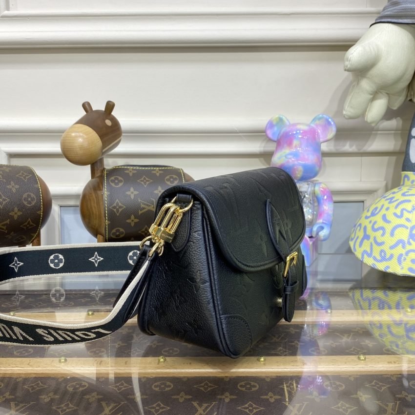 20230329_i1680088724_9625_2 Replica Louis Vuitton Nano Diane Satchel Black - 图片 9