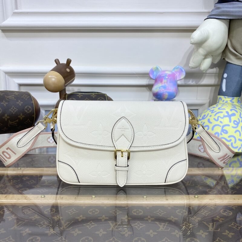 20230329_i1680088771_4035_0 Replica Louis Vuitton Nano Diane Satchel