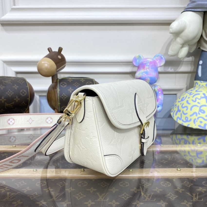 20230329_i1680088771_5527_2 Replica Louis Vuitton Nano Diane Satchel - 图片 6