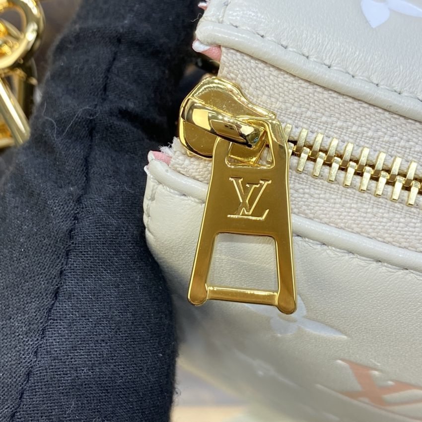 20230412_i1681304432_6402_4 Replica Louis Vuitton Coussin Light Blue - 图片 8
