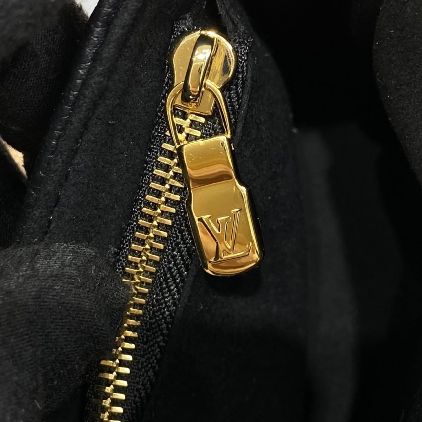 20230413_i1681381196_2999_6 Replica Louis Vuitton Wallet on Chain Ivy Black - 图片 3