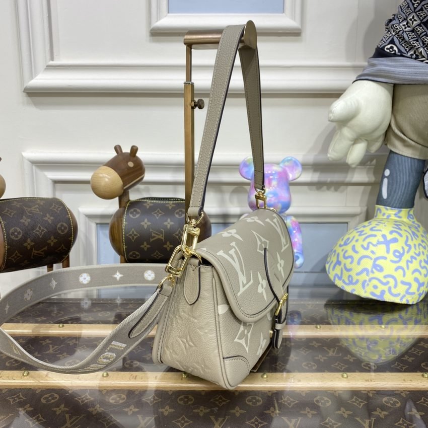 20230414_i1681465787_5518_2 Replica Louis Vuitton Nano Diane Satchel Beige - 图片 4