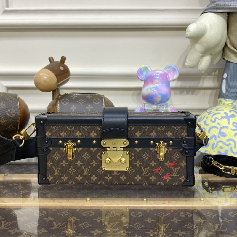 20230418_i1681815757_3786_0 Replica Louis Vuitton Petite Malle East West