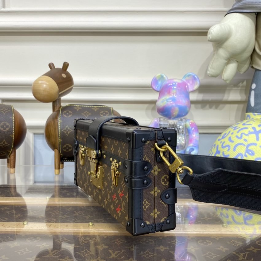 20230418_i1681815757_5157_2 Replica Louis Vuitton Petite Malle East West - 图片 5
