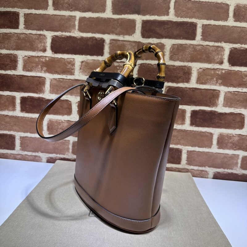 20230517_i1684314223_1457_1 Replica Gucci Diana Medium Tote Bag Brown - 图片 3
