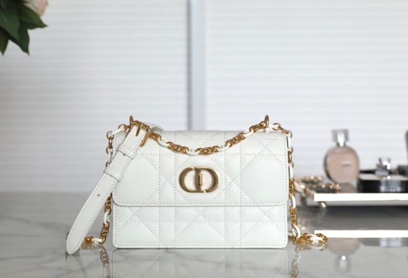 20230527_i1685164745_7362_1 Replica Dior Miss Caro White