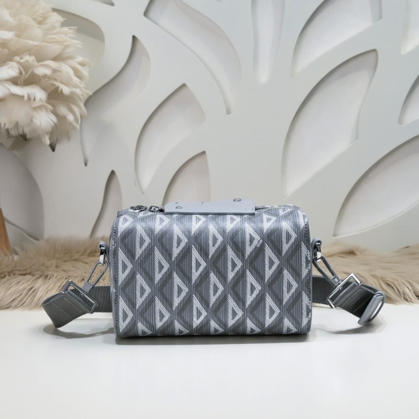 20230527_i1685174007_3083_2 Replica Dior Lingot 22 Diamond Grey - 图片 2