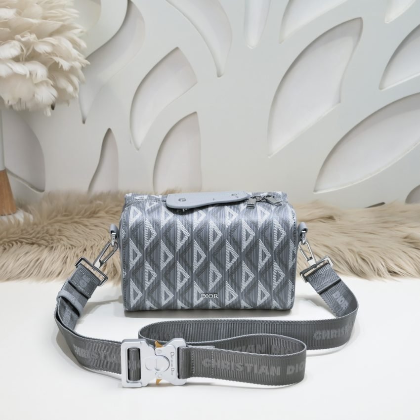 20230527_i1685174007_9347_0 Replica Dior Lingot 22 Diamond Grey