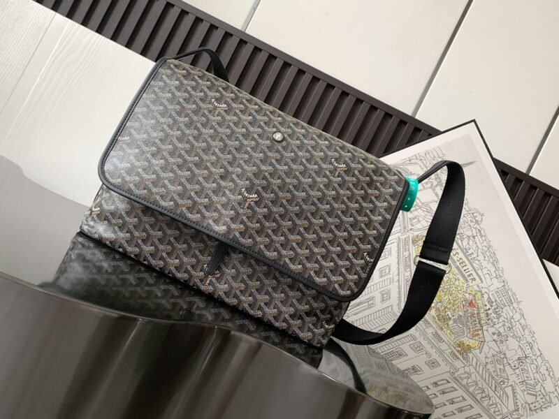 20230624_i1687620528_2777_0 Replica Goyard Capetien Bag Black