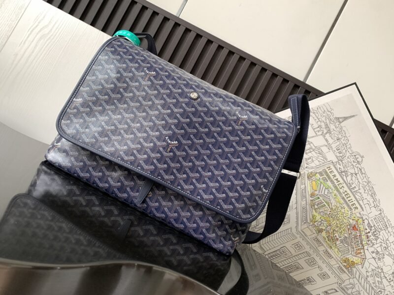 20230624_i1687620556_9458_0 Replica Goyard Capetien Bag Blue