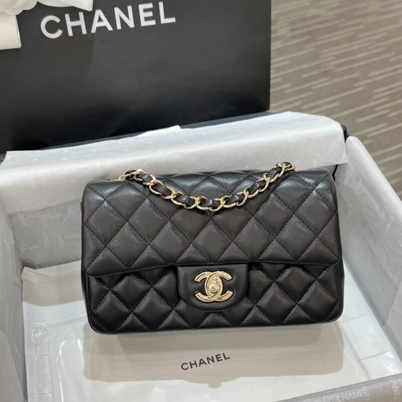 20230625_i1687673403_4753_0 Replica CHANEL Classic Flap 20cm Black