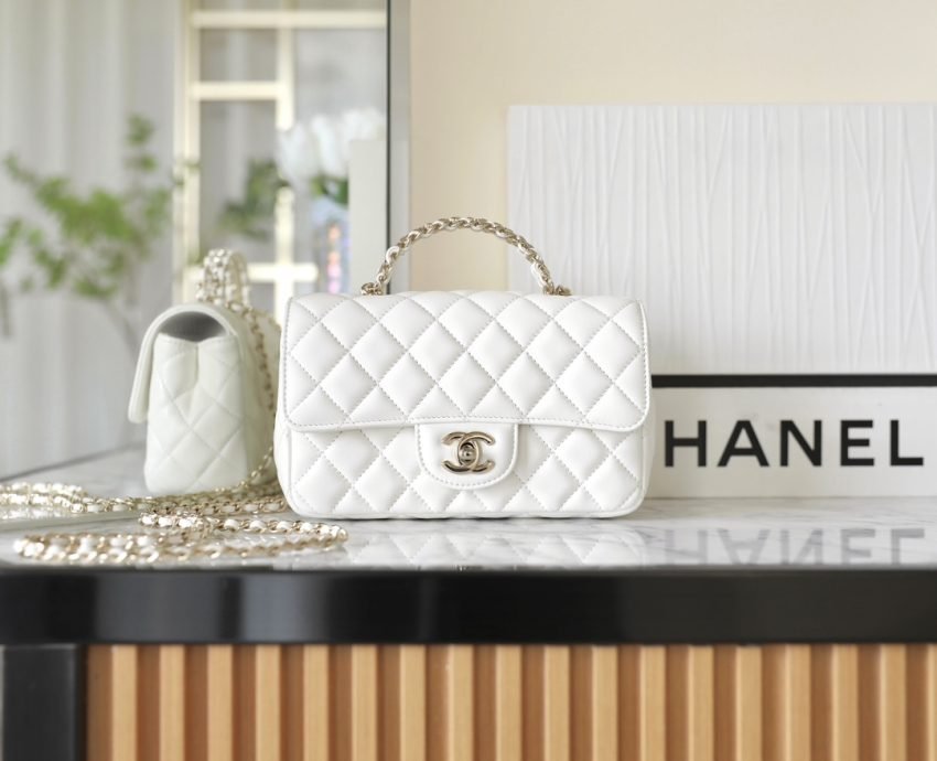 20230705_i1688548212_5057_0 Replica CHANEL CF 20 cm Handle White