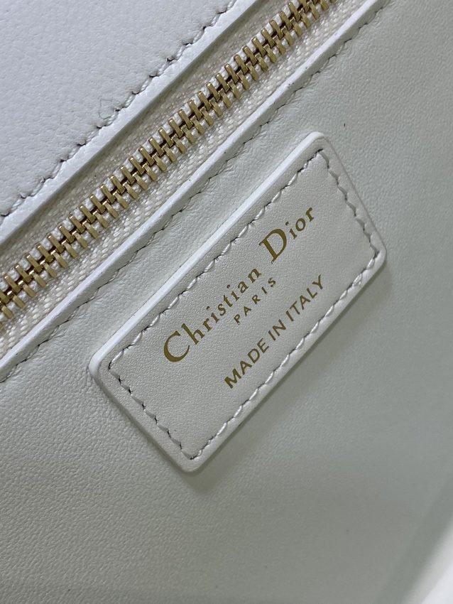 20230709_i1688916945_3787_8 Replica Dior 30 Montaigne White - 图片 2