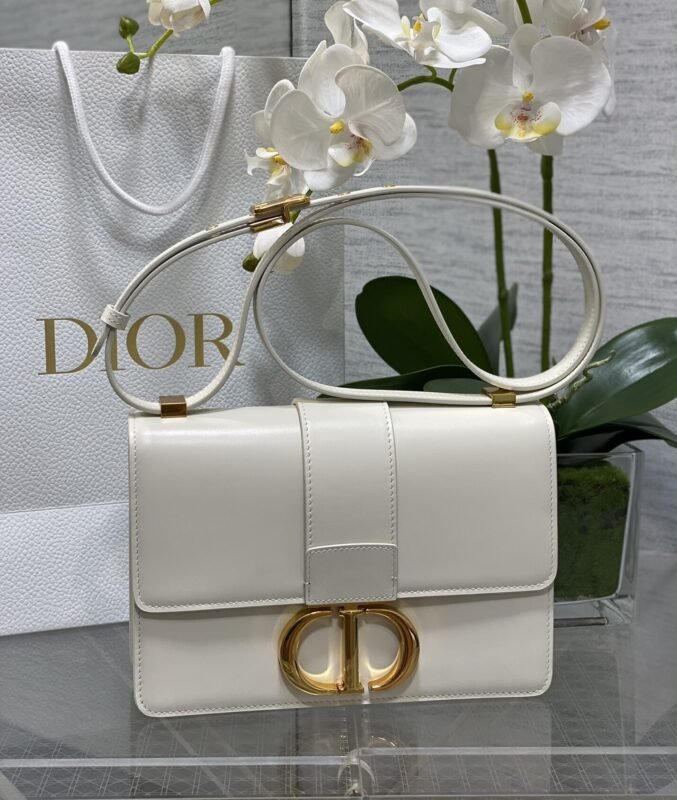 20230709_i1688917024_6487_0-e1733345716974 Replica Dior 30 Montaigne White