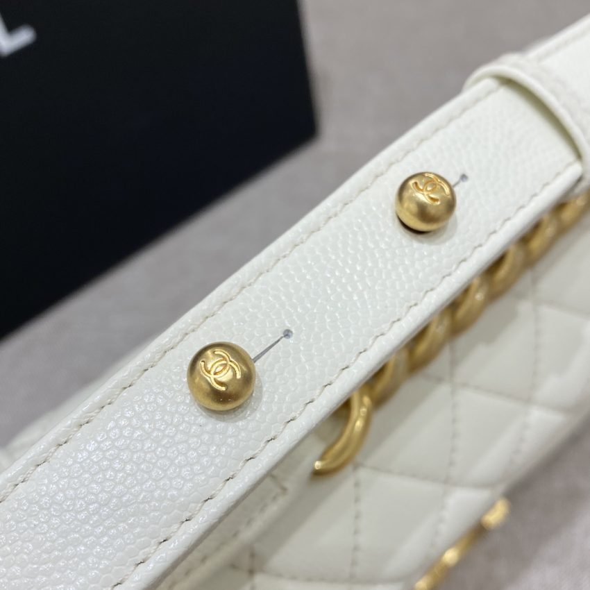 20230720_i1689861277_1155_1 Replica CHANEL Le Boy White - 图片 3