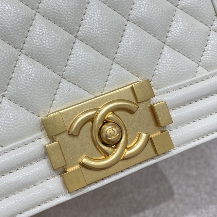20230720_i1689861277_6953_3 Replica CHANEL Le Boy White - 图片 6