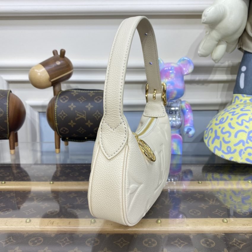 20230723_i1690110658_2670_2 Replica Louis Vuitton Mini Moon White - 图片 4