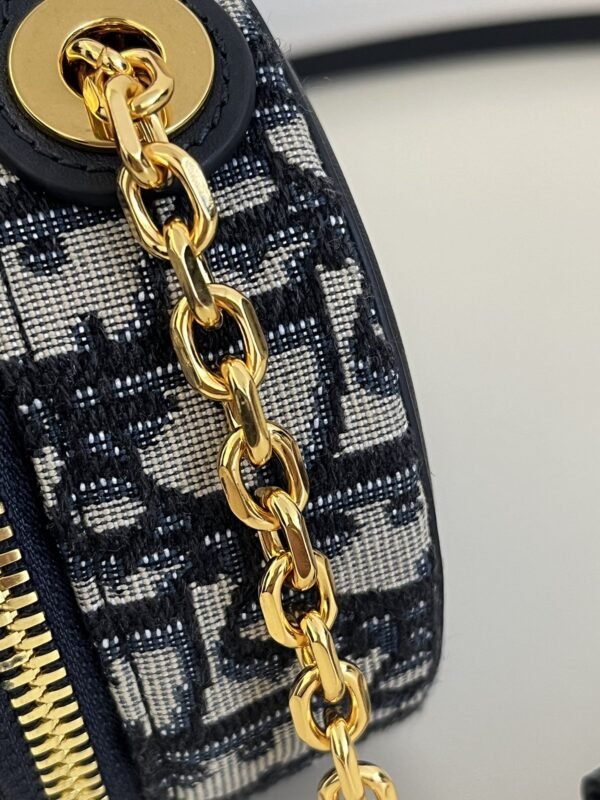 20230801_i1690861400_5115_4 Replica Dior Signature CD Top Handle - 图片 5