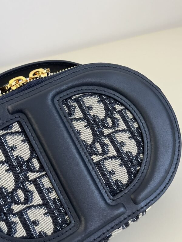 20230801_i1690861400_6295_1 Replica Dior Signature CD Top Handle - 图片 6