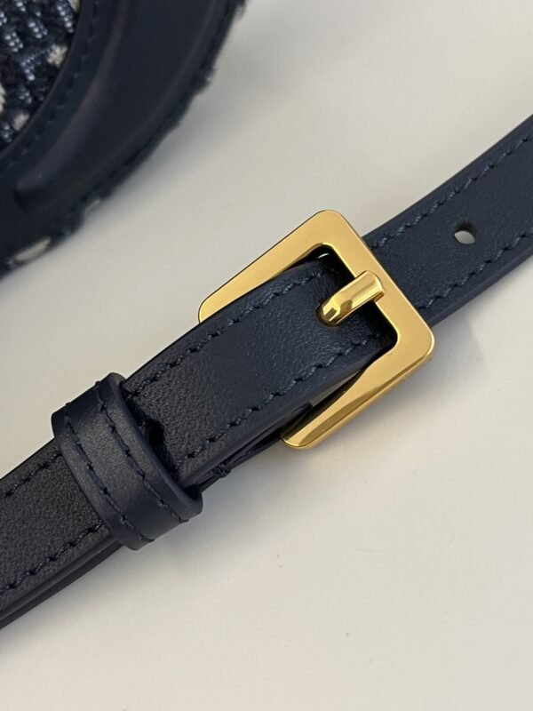 20230801_i1690861400_9138_5 Replica Dior Signature CD Top Handle - 图片 8