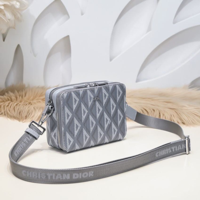 20230806_i1691259339_5862_1 Replica Dior Zipped Pouch Diamond Blue - 图片 9