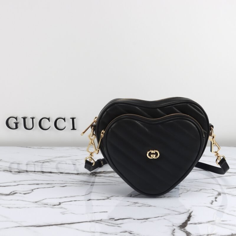 20230812_i1691799129_348_0 Replica Gucci Interlocking G Mini Heart Black